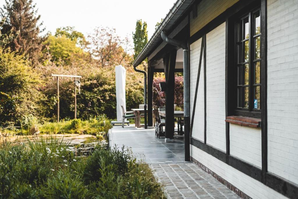 Guesthouse Ter Linden Bazel Exterior photo